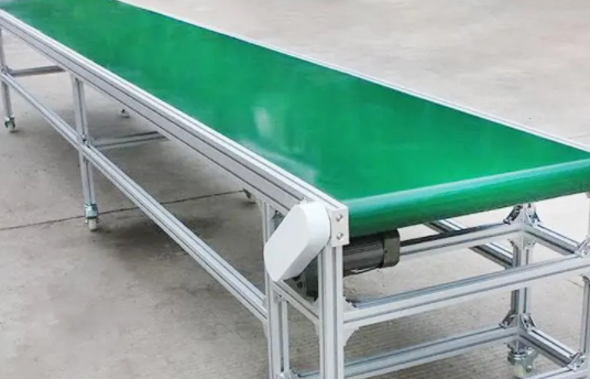 西安輸送機(jī)專業(yè)廠家：皮帶輸送機(jī)如何進(jìn)行防水防腐蝕措施？